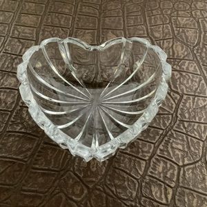 Heart-shaped glass trinket tray